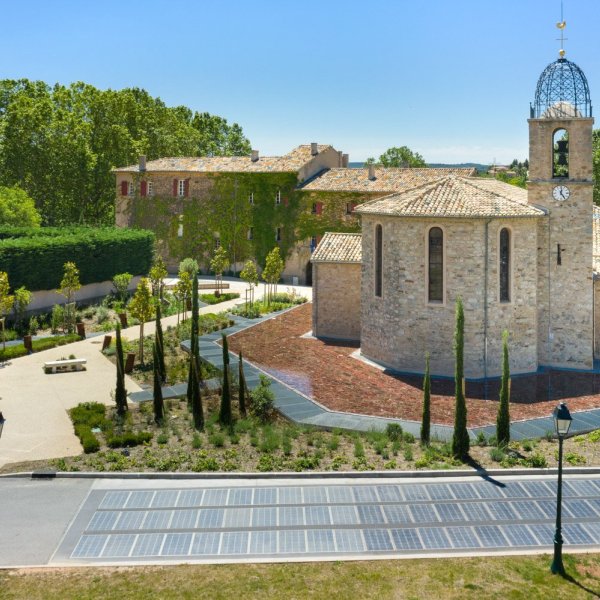 Châteauneuf-Le-Rouge, France